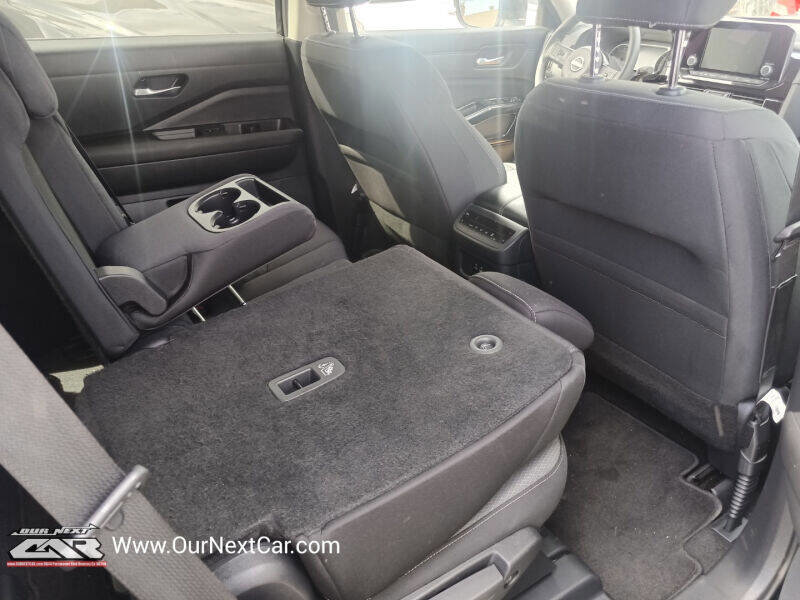 Used 2022 Nissan Pathfinder S w/ Cargo Package image 8