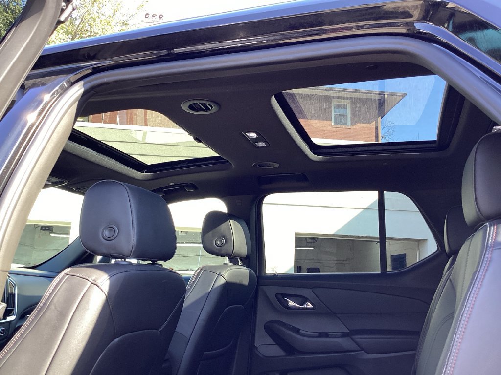 Used 2023 Chevrolet Traverse RS w/ LPO, Cargo Package AWD/4WD image 19