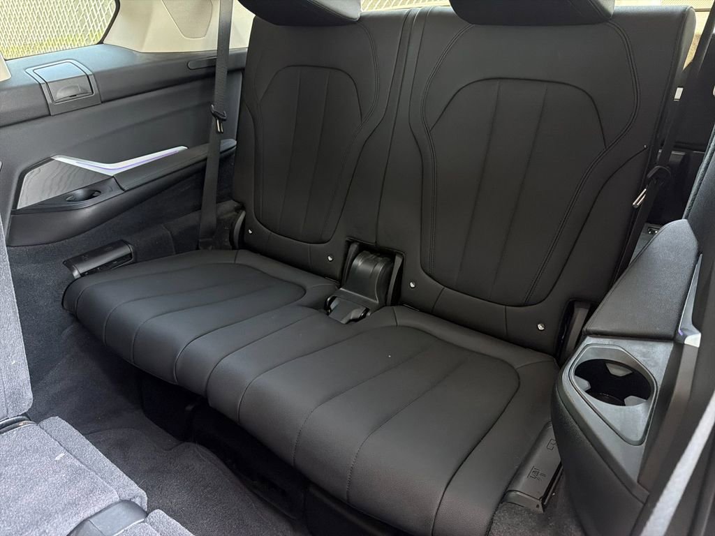 Used 2021 BMW X7 xDrive40i w/ Premium Package AWD/4WD image 15