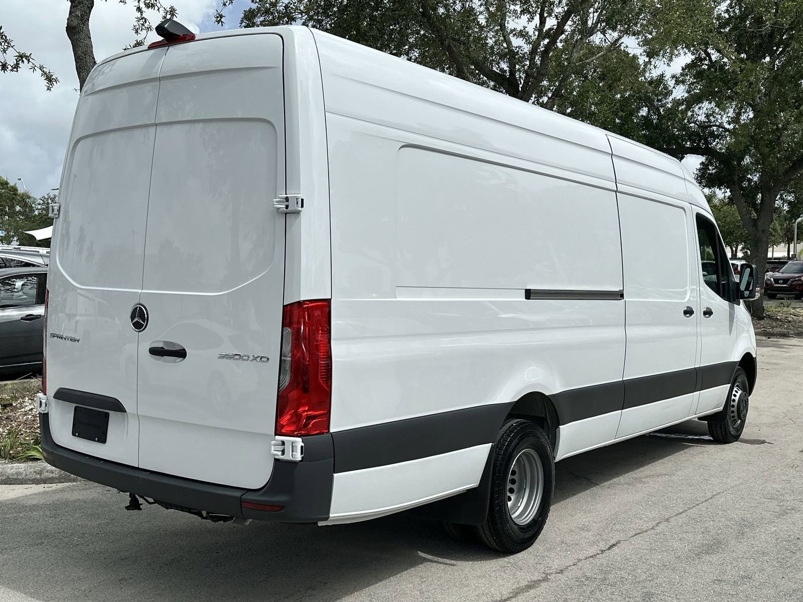 Used 2023 Mercedes-Benz Sprinter 3500 image 11