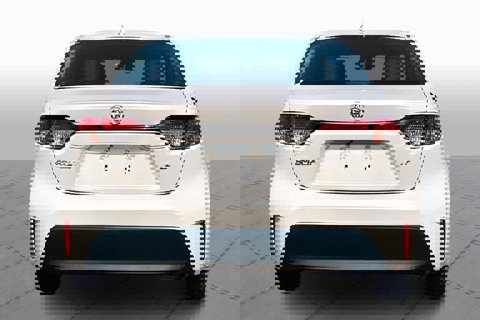 Used 2023 Toyota Corolla LE image 5