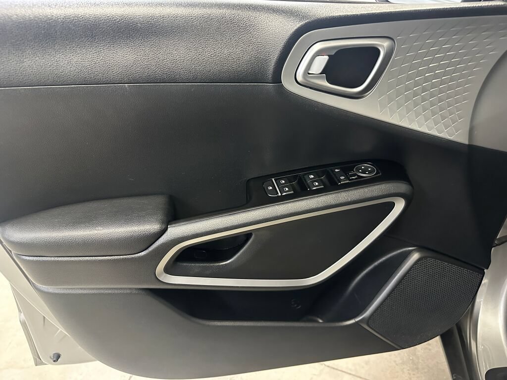 Used 2022 Kia Soul LX FWD image 7