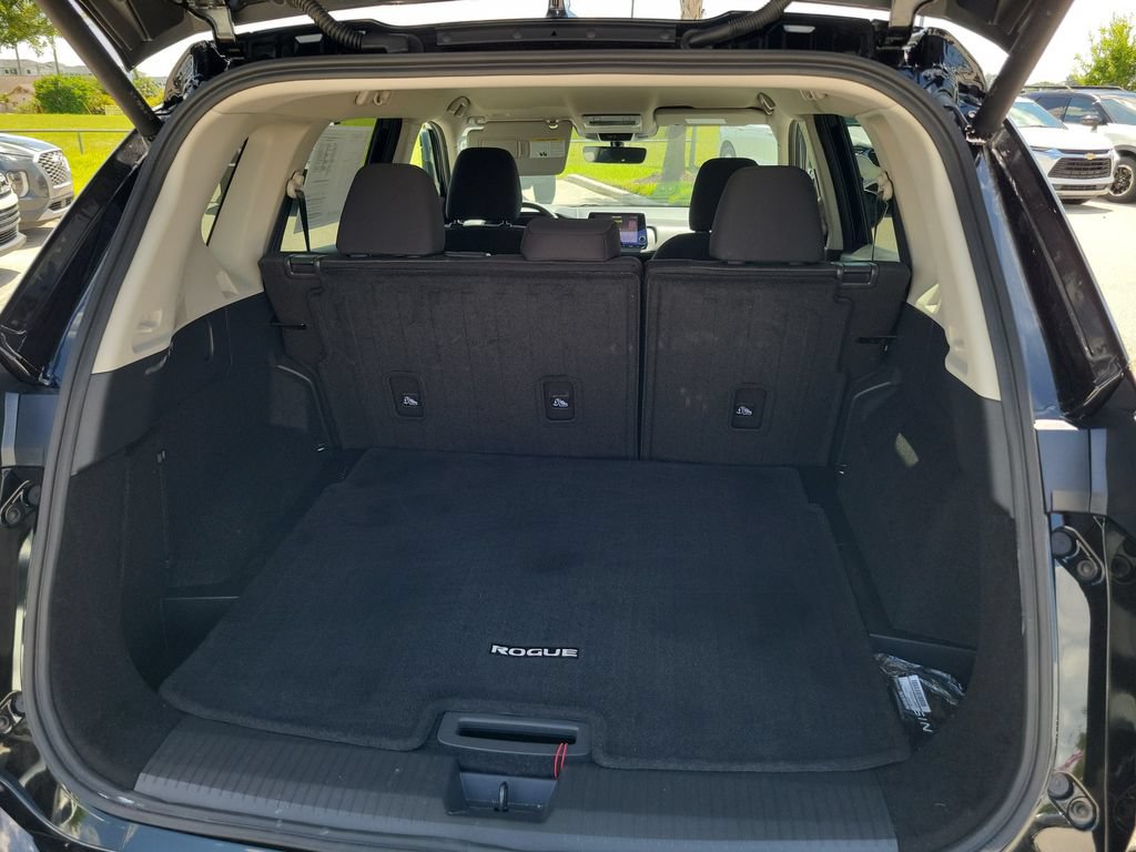 Used 2026 Nissan Rogue SV FWD image 9