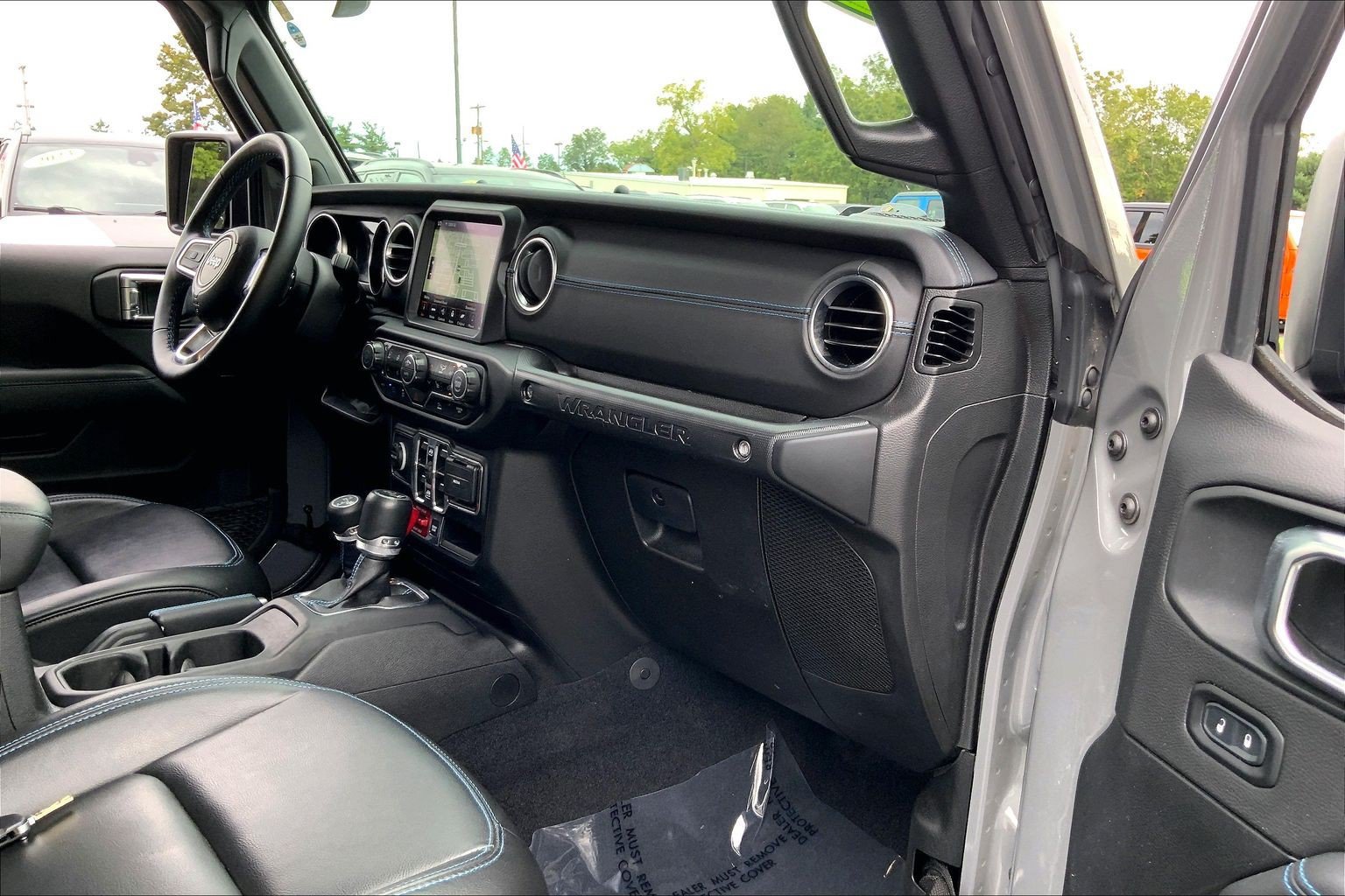 Certified 2023 Jeep Wrangler Unlimited Rubicon 4xe w/ Cold Weather Group AWD/4WD image 15