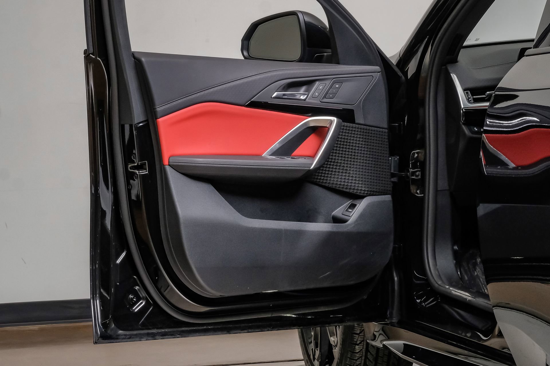 Used 2025 BMW X2 xDrive28i image 43