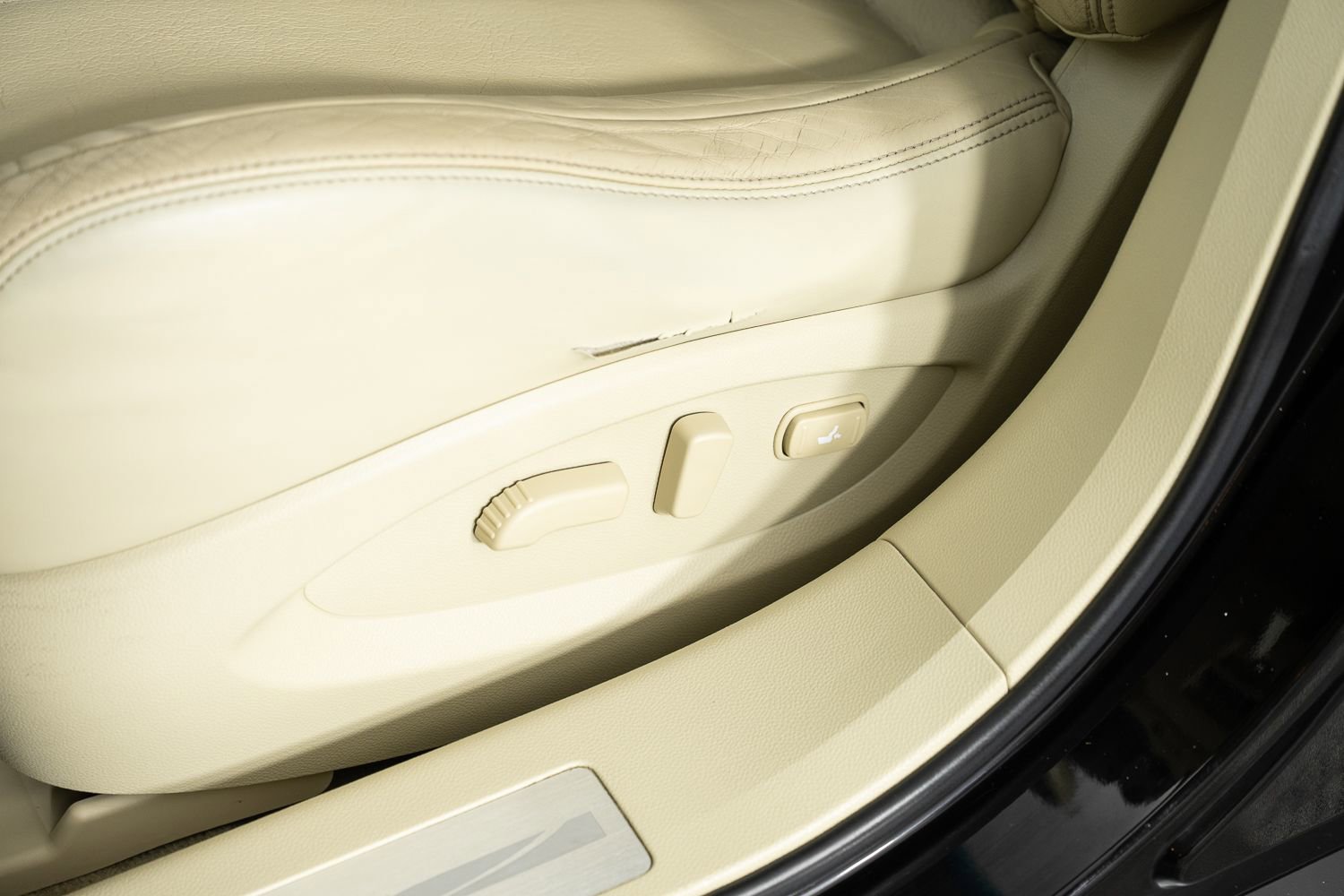 Used 2014 INFINITI QX70 AWD w/ Premium Package image 16