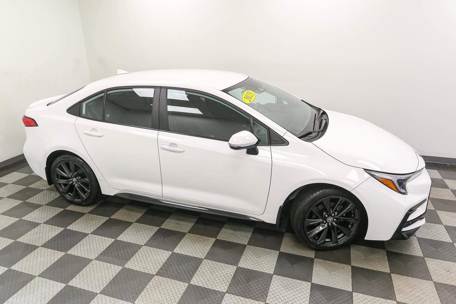 Used 2023 Toyota Corolla SE w/ Carpet Mat Package (TMS) FWD image 5