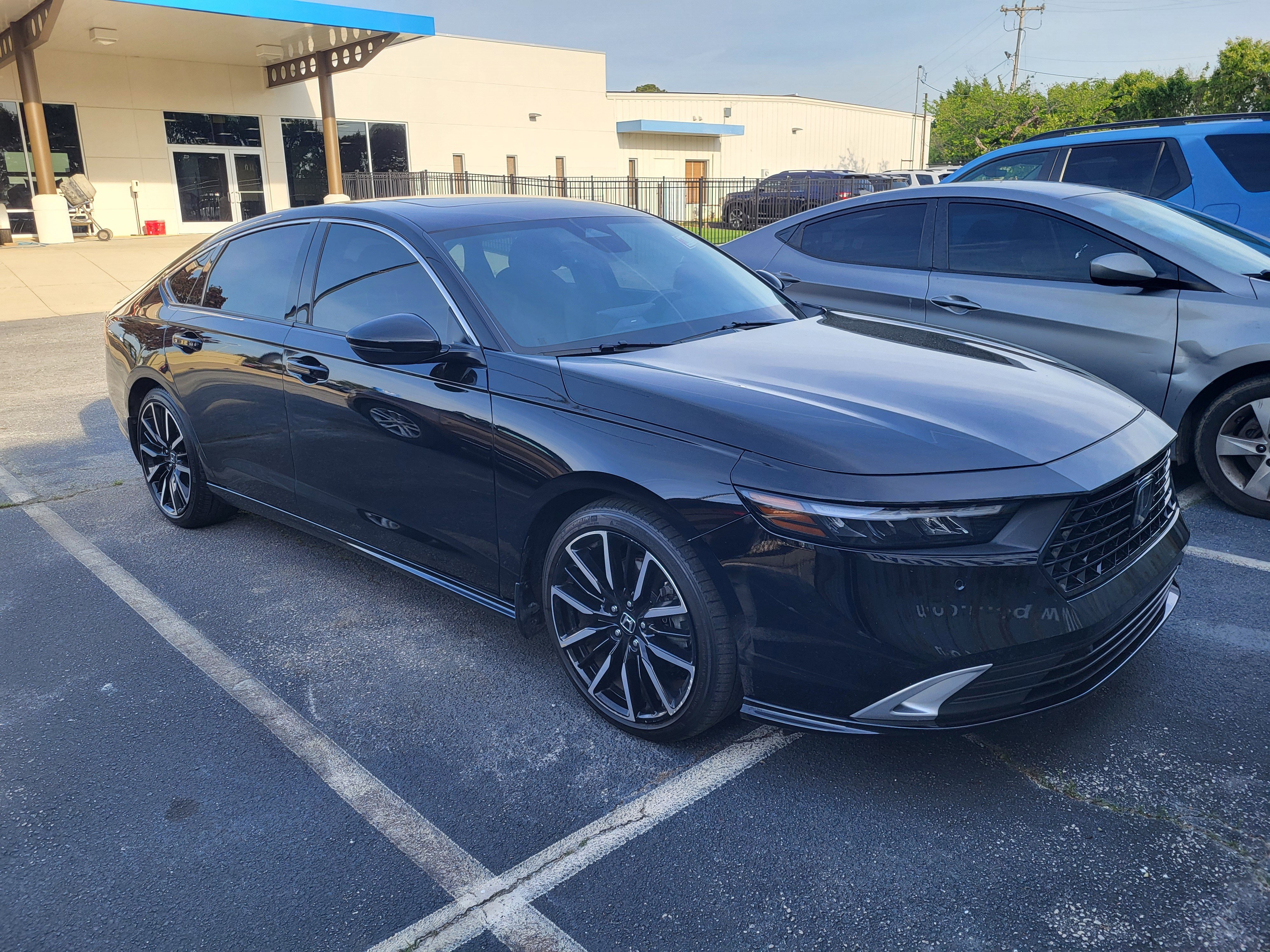 Used 2023 Honda Accord Touring image 3