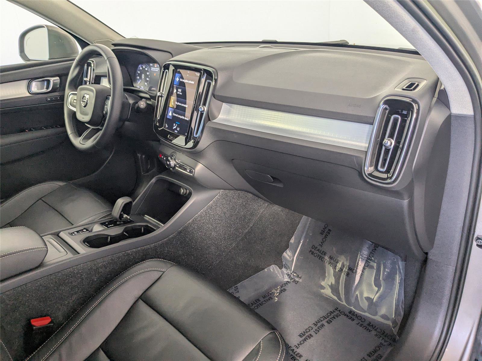 Used 2022 Volvo XC40 T5 Momentum image 27