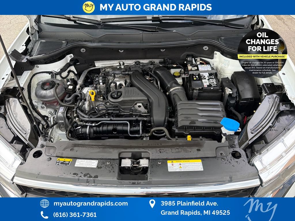 Used 2024 Volkswagen Taos SE w/ Panoramic Sunroof Package AWD/4WD image 28