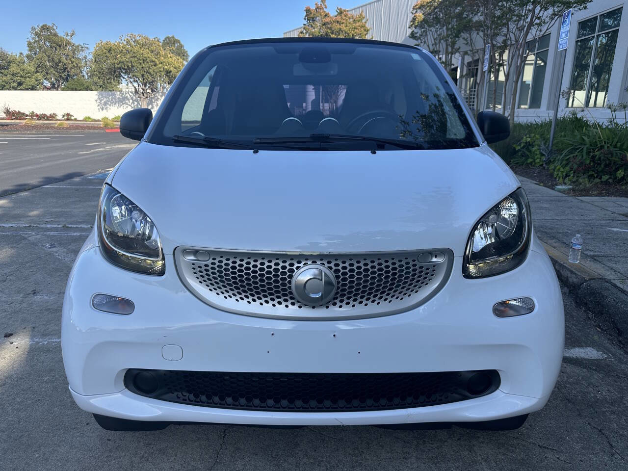 Used 2017 smart fortwo pure RWD image 18