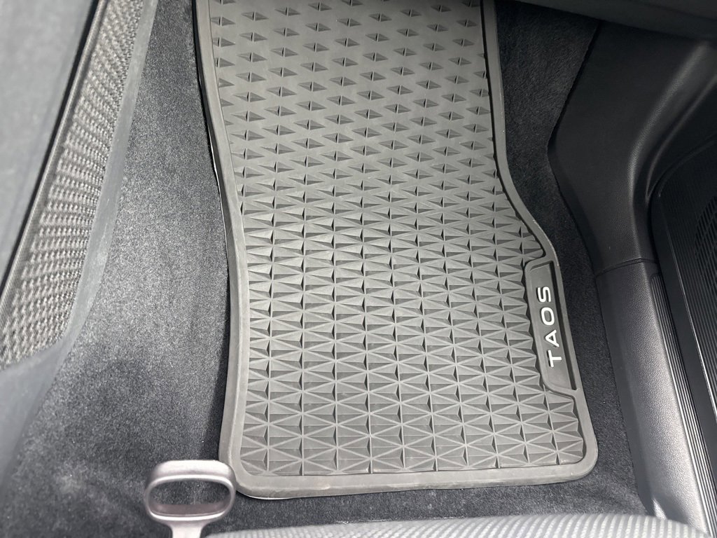 Used 2022 Volkswagen Taos SEL w/ Panoramic Sunroof Package image 25