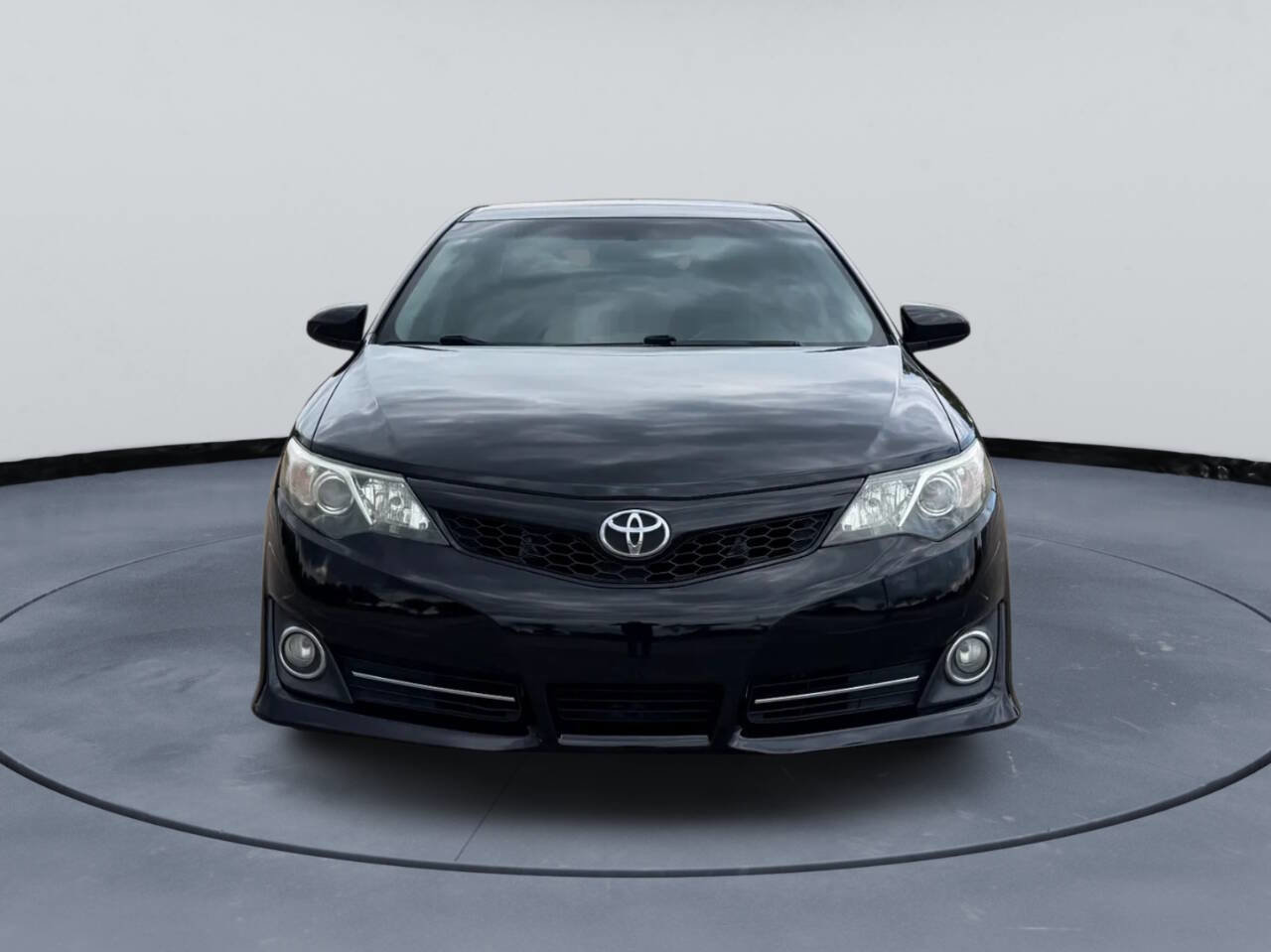 Used 2014 Toyota Camry SE image 3