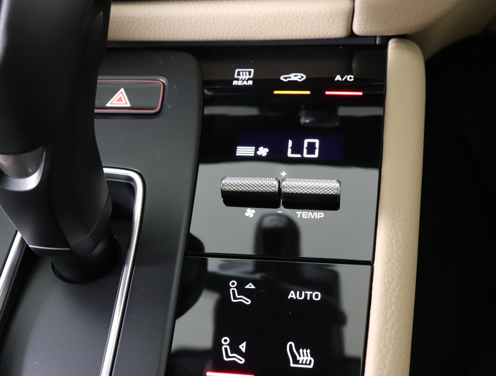 Used 2025 Porsche Macan image 32