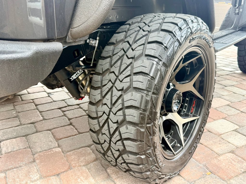 Used 2018 Jeep Wrangler Sahara w/ Connectivity Group AWD/4WD image 22