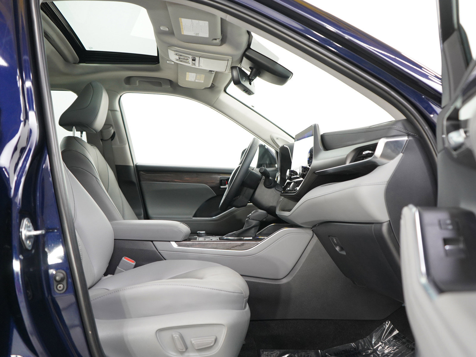 Used 2026 Toyota Highlander Limited AWD/4WD image 11