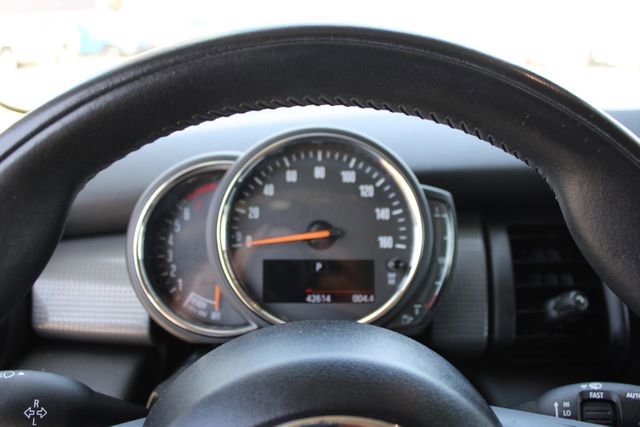 Used 2020 MINI Cooper 2-Door Hardtop FWD image 23