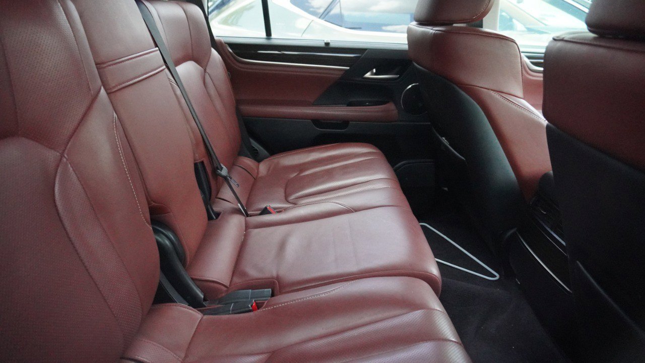 Used 2017 Lexus LX 570 4WD w/ Luxury Package image 10