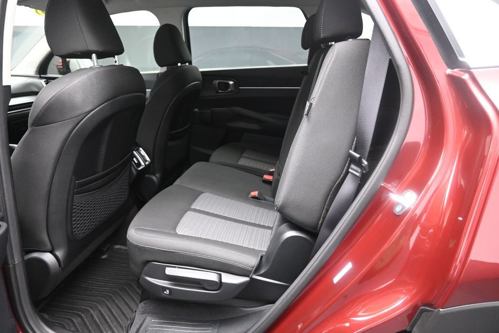 Used 2025 Kia Sorento LX FWD image 20