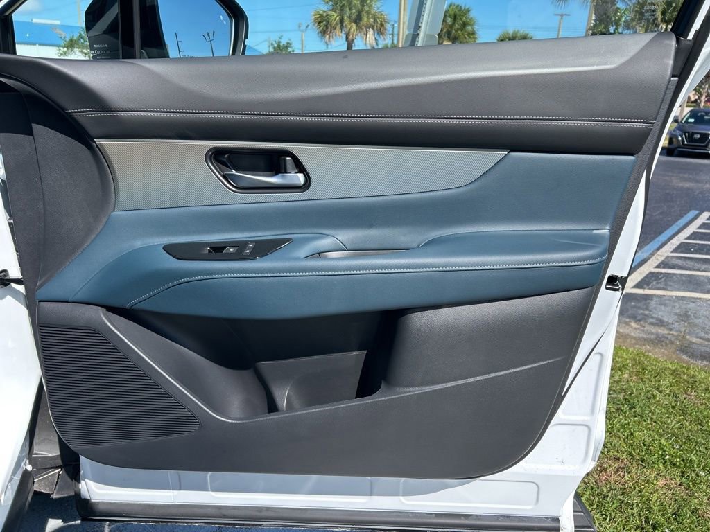 Used 2025 Nissan Murano Platinum w/ Cargo Package image 37