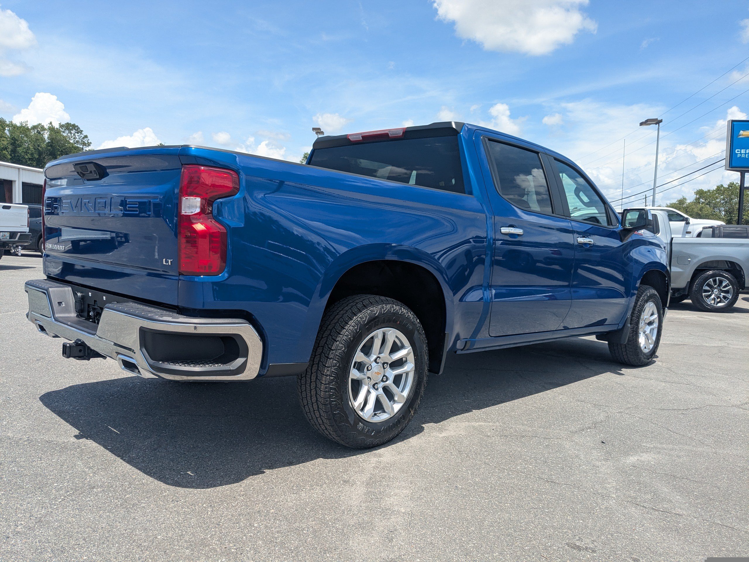 New 2026 Chevrolet Silverado 1500 LT w/ Z71 Off-Road Package AWD/4WD image 4