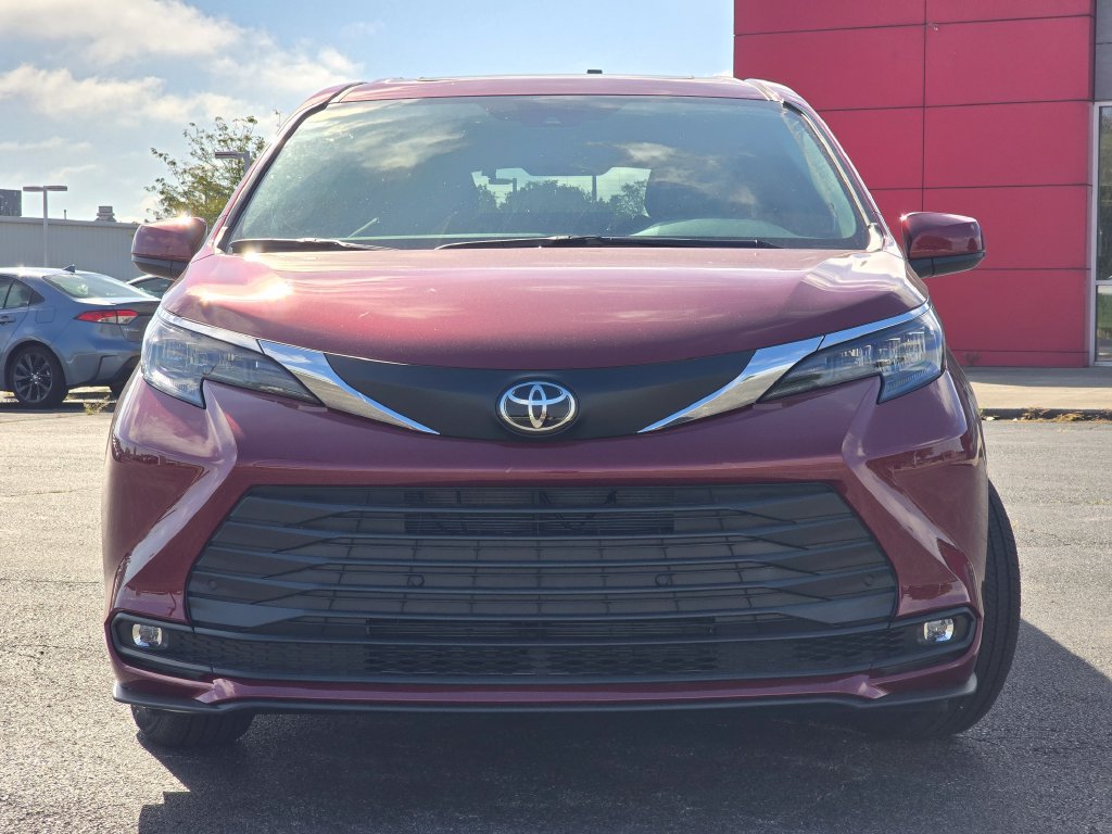 New 2026 Toyota Sienna XLE AWD/4WD image 13