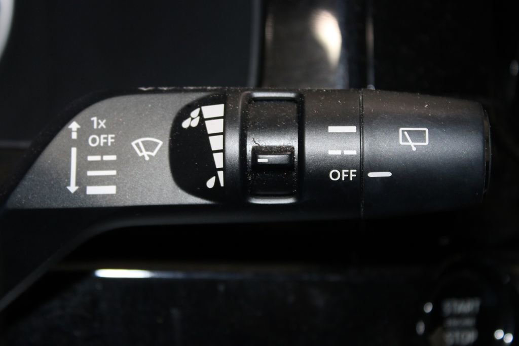 Used 2025 Nissan Pathfinder SL image 29