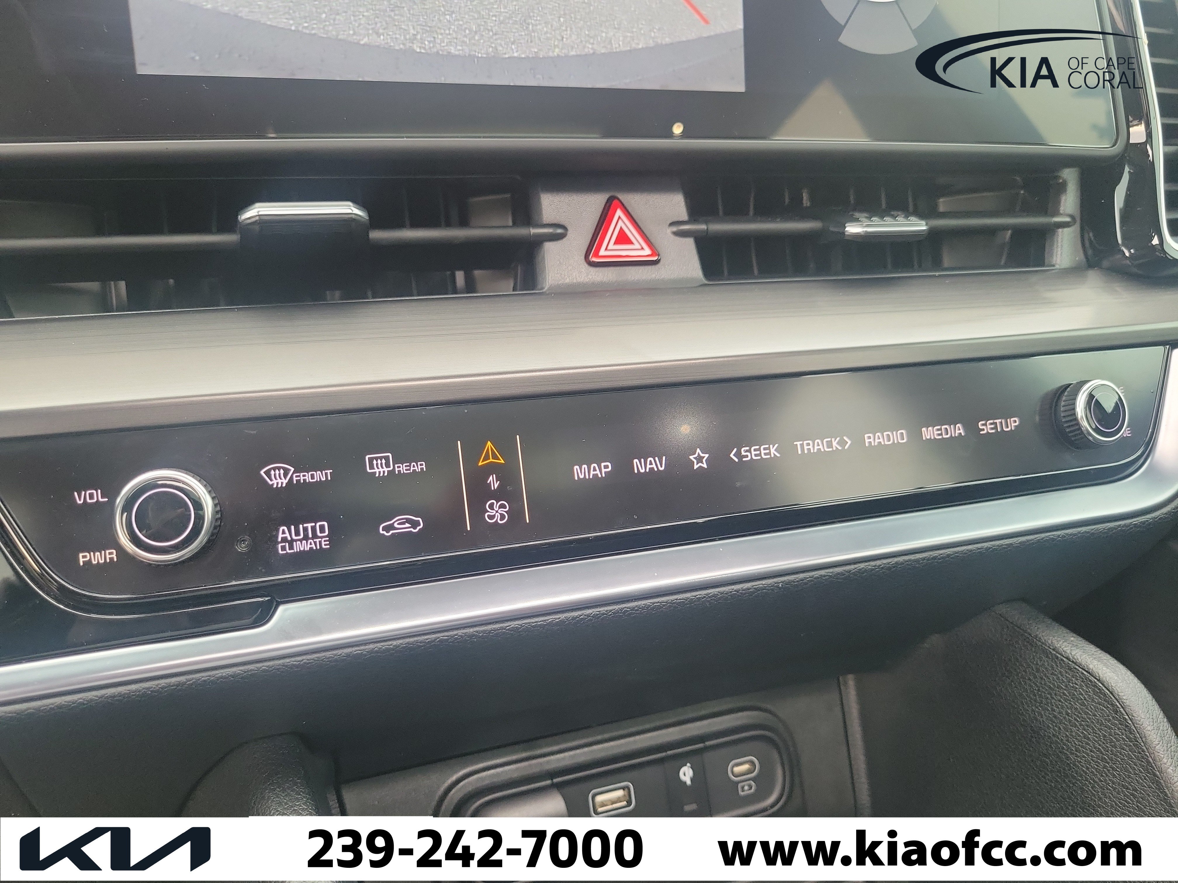 Certified 2025 Kia Sportage EX w/ Premium Package FWD image 33