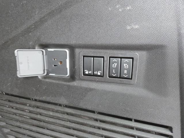 Used 2023 Chevrolet Tahoe Premier w/ Max Trailering Package image 16