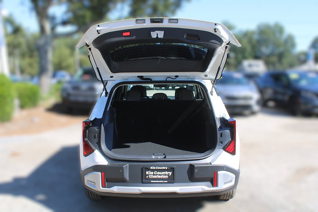 New 2027 Kia Seltos LX FWD image 9
