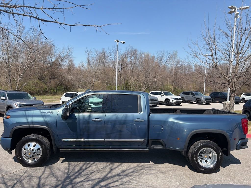 Used 2025 Chevrolet Silverado 3500 High Country w/ High Country Premium Package AWD/4WD image 4