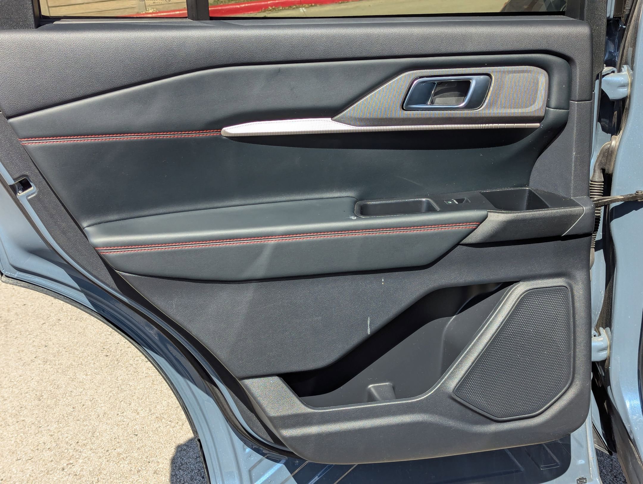 Used 2025 Ford Explorer ST image 15