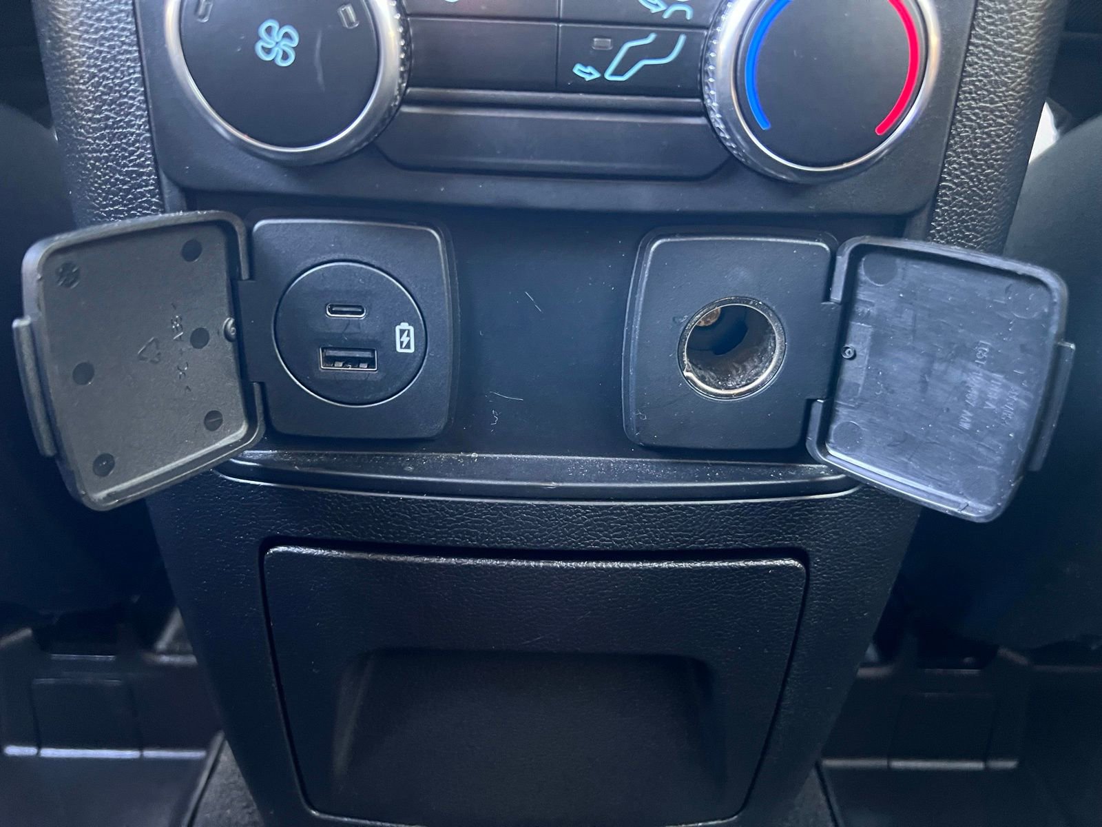 Used 2022 Ford Explorer XLT AWD/4WD image 40