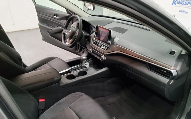 Used 2025 Nissan Altima 2.5 SV FWD image 14