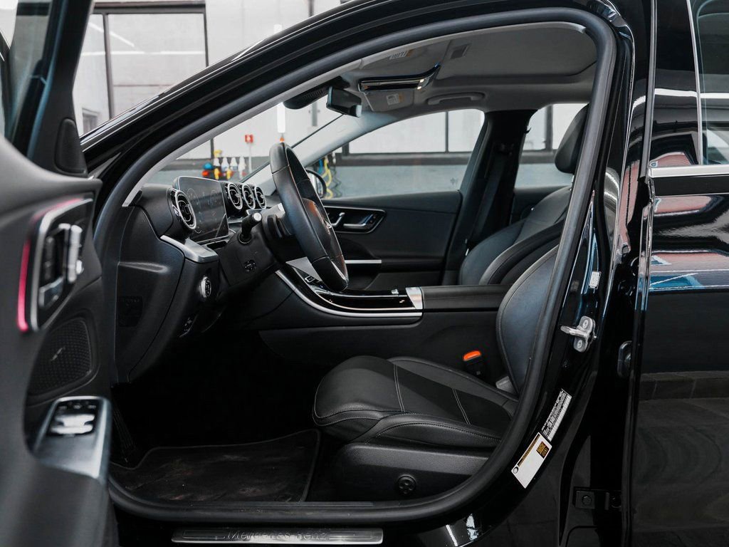 Used 2025 Mercedes-Benz C 300 4MATIC Sedan image 28