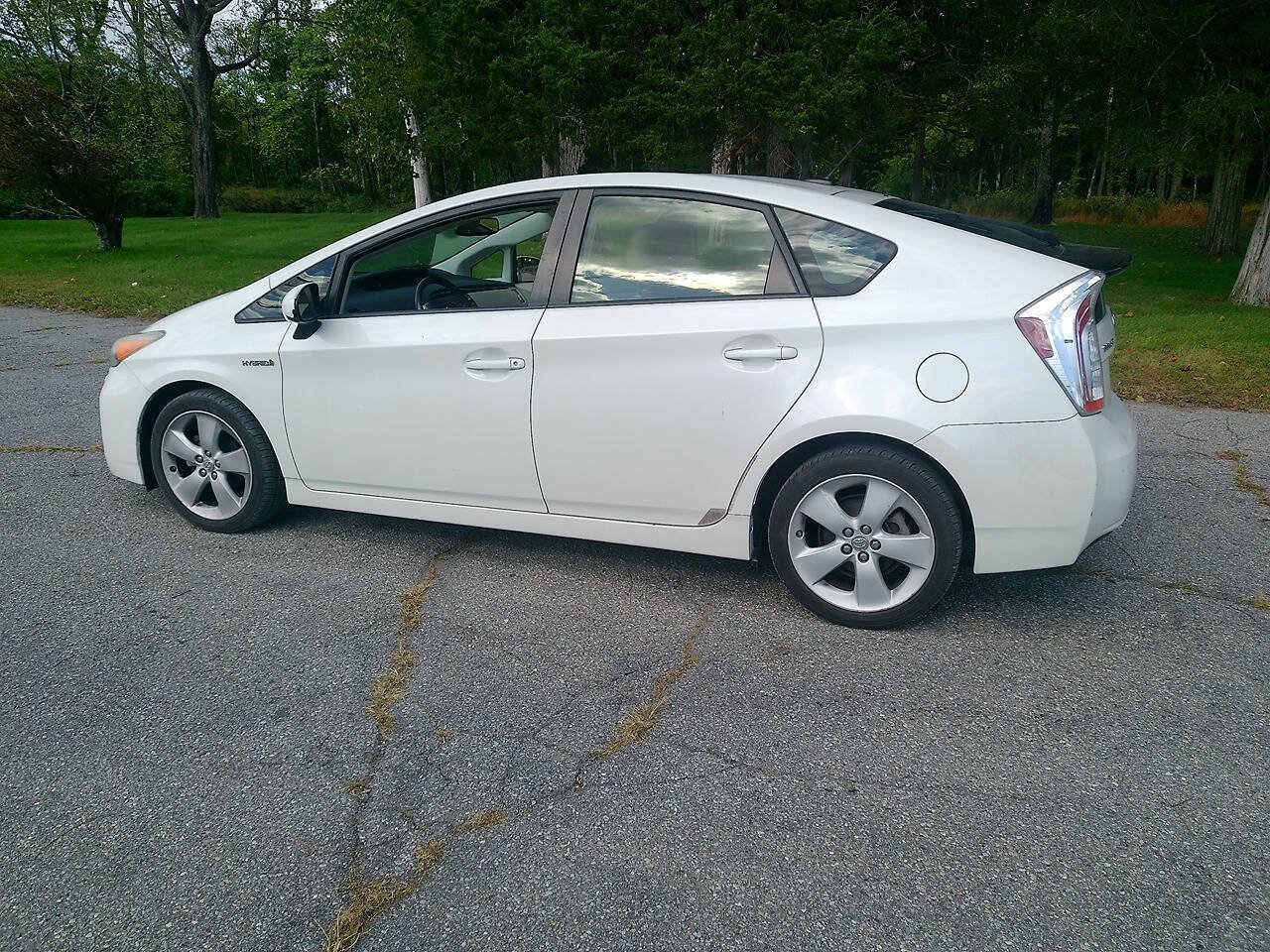 Used 2013 Toyota Prius Five FWD image 9