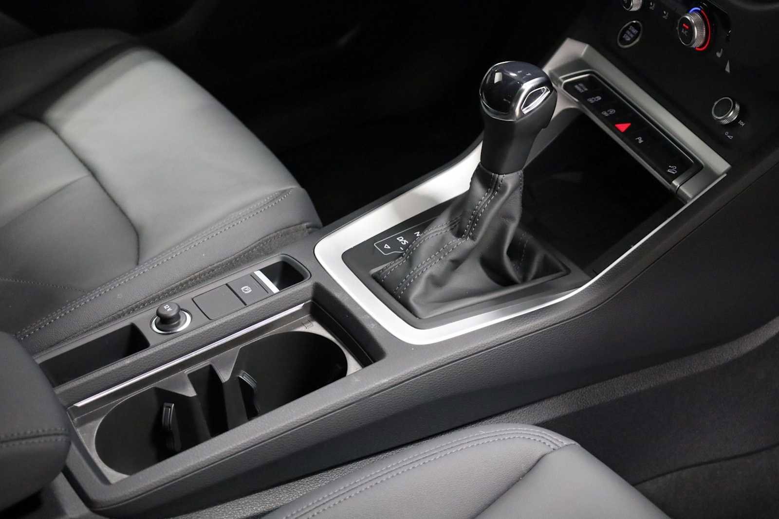 Certified 2025 Audi Q3 2.0T Premium w/ Convenience Package AWD/4WD image 19