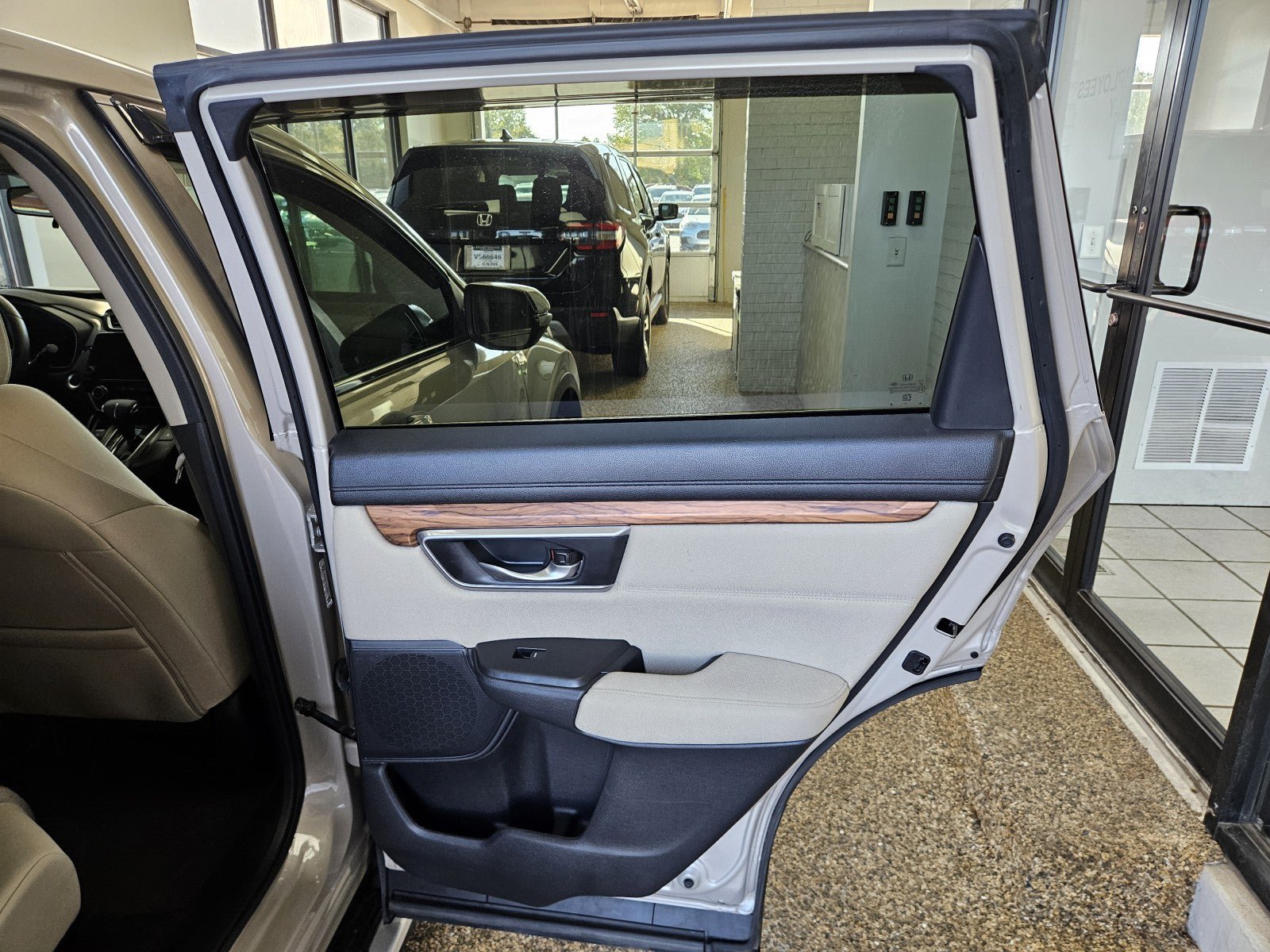 Used 2018 Honda CR-V EX image 16