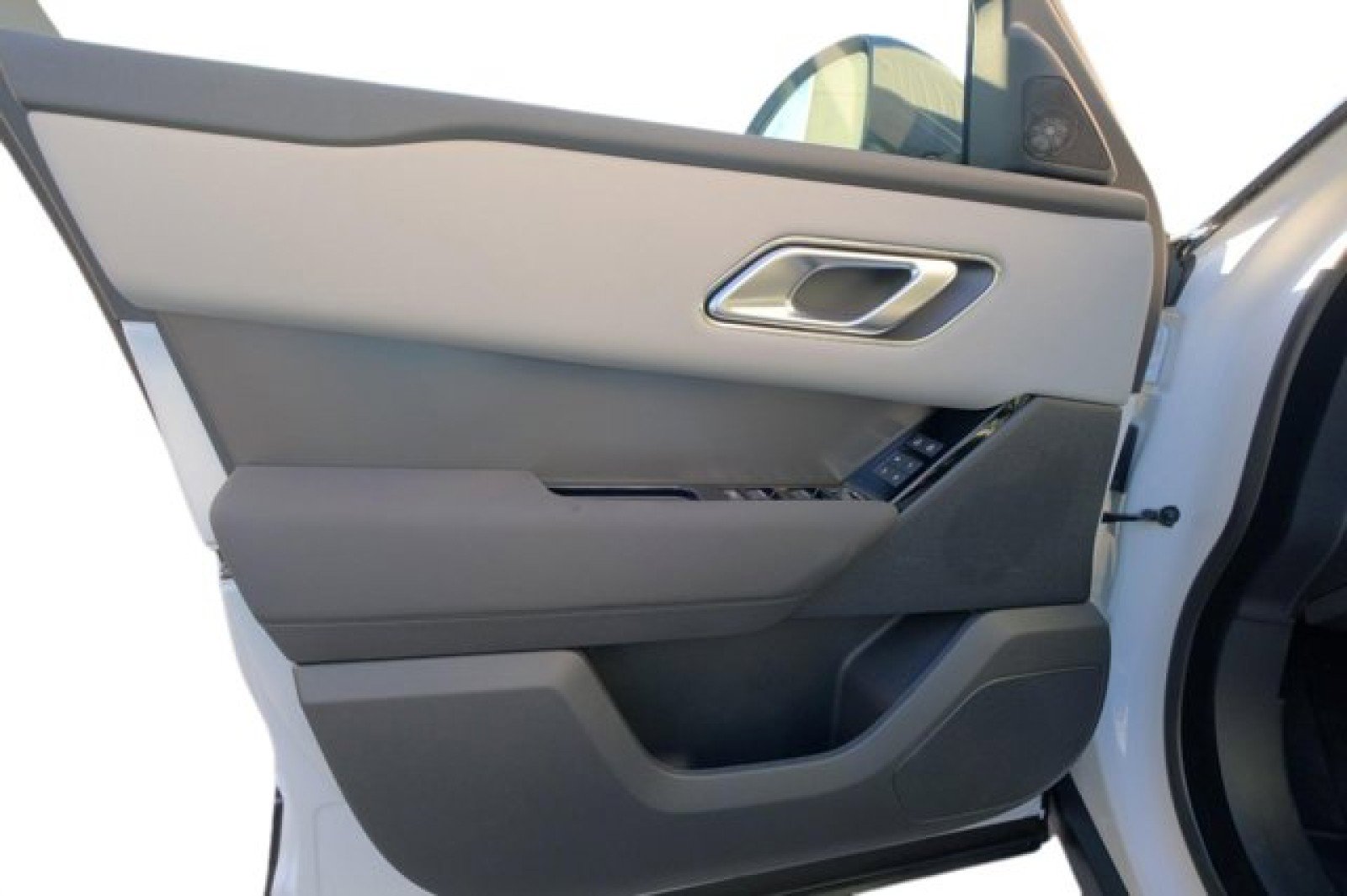 New 2025 Land Rover Range Rover Velar Dynamic SE image 11