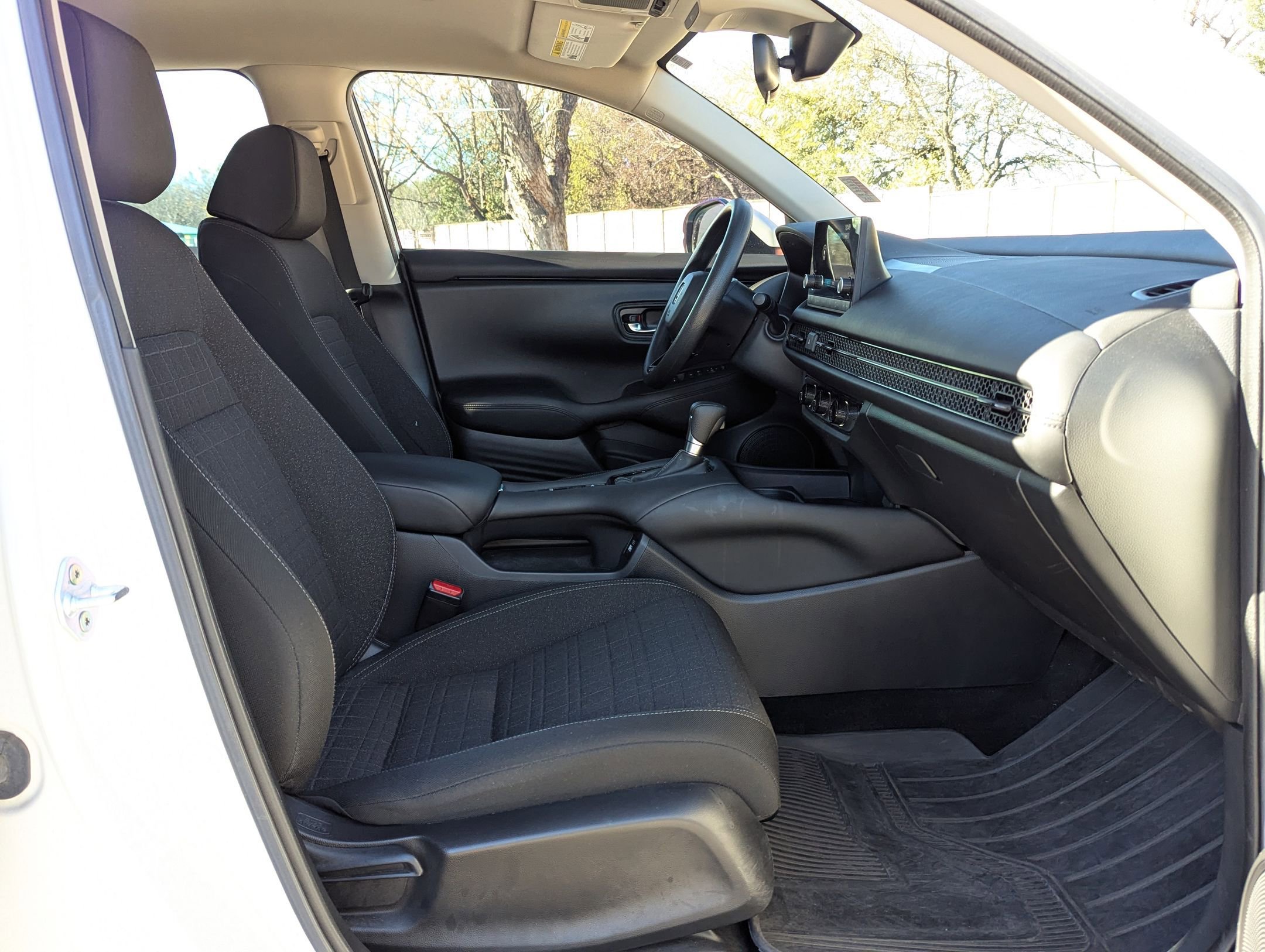 Used 2023 Honda HR-V LX image 27