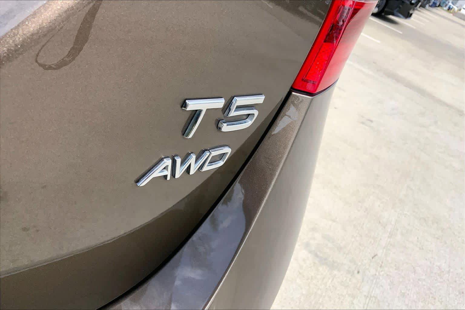 Used 2017 Volvo V60 T5 Cross Country AWD/4WD image 9