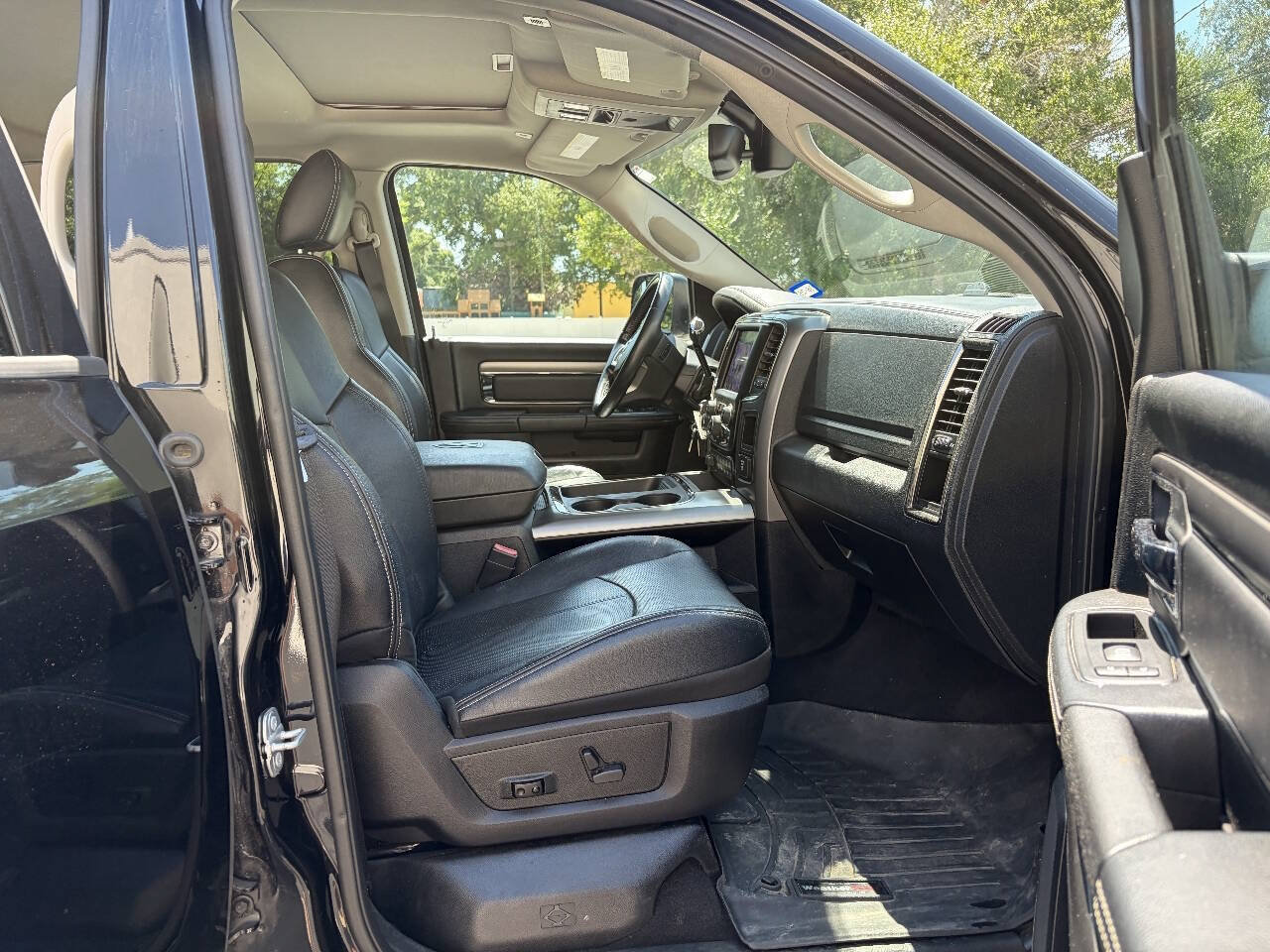 Used 2018 RAM 2500 Laramie w/ Sport Appearance Group AWD/4WD image 30