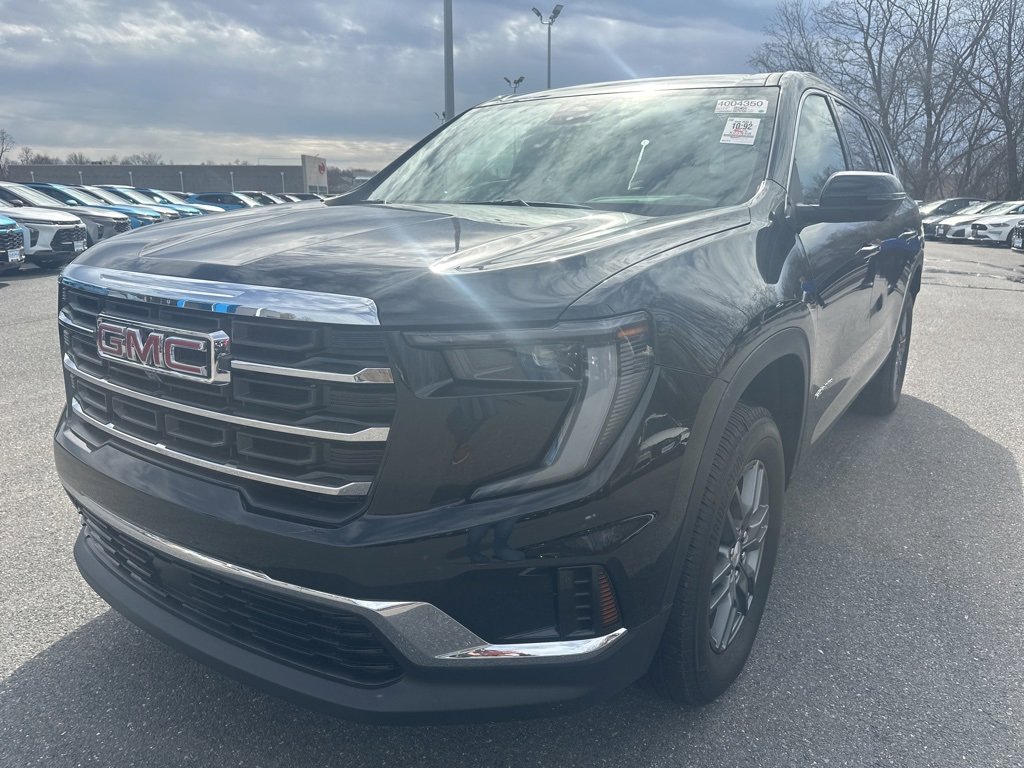 Used 2025 GMC Acadia Elevation image 1