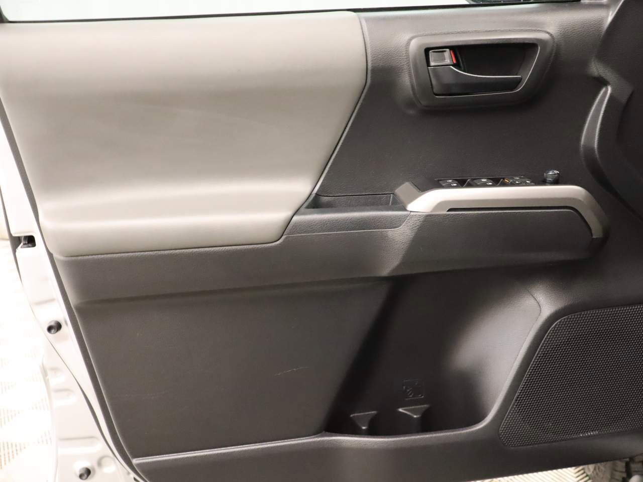 Used 2022 Toyota Tacoma SR5 image 18