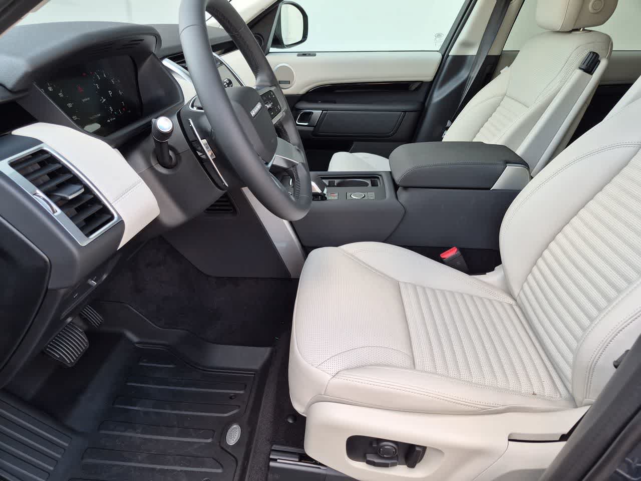 New 2026 Land Rover Discovery S AWD/4WD image 17