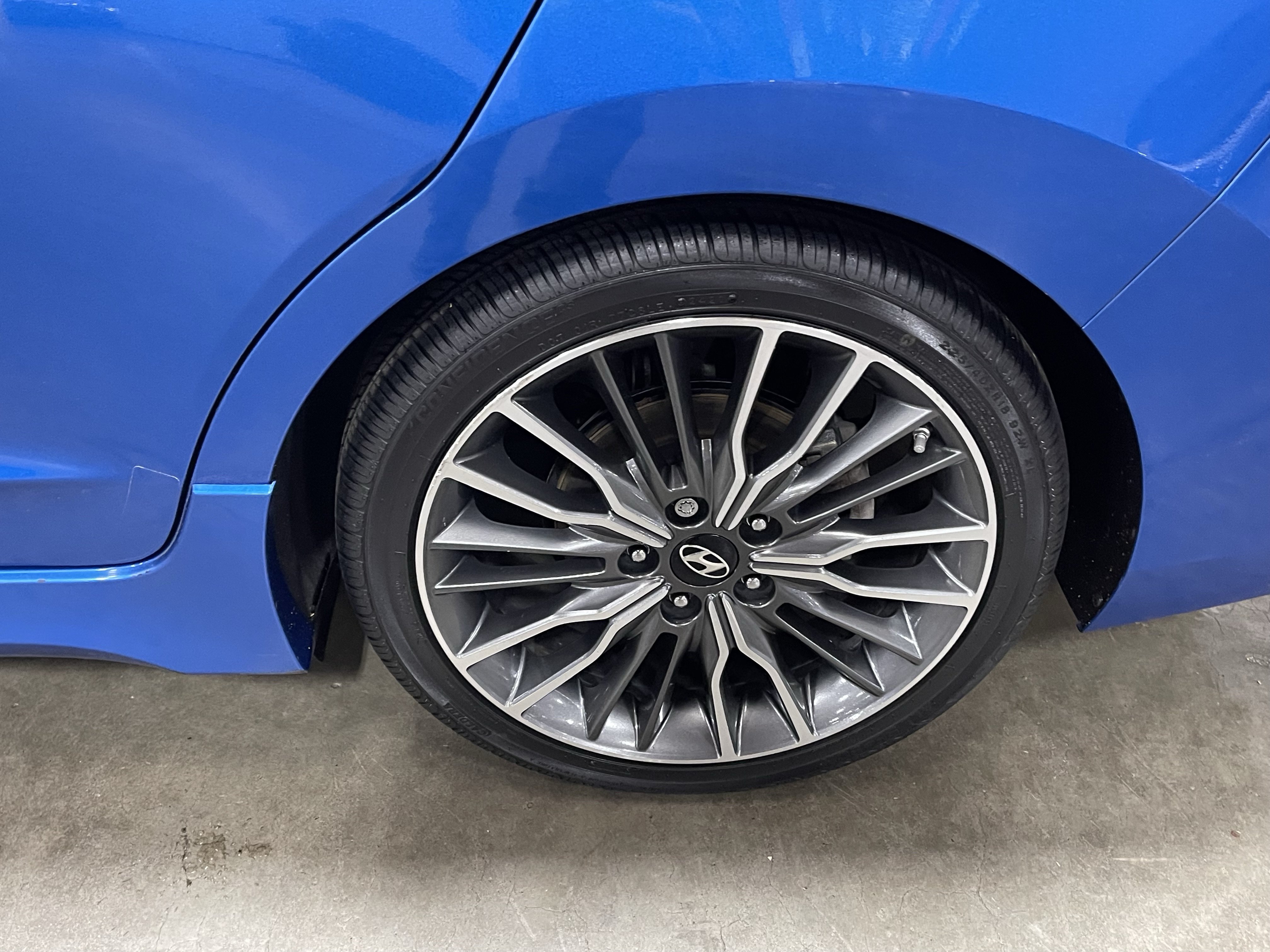 Used 2018 Hyundai Elantra Sport w/ Sport Premium Package 03 FWD image 9