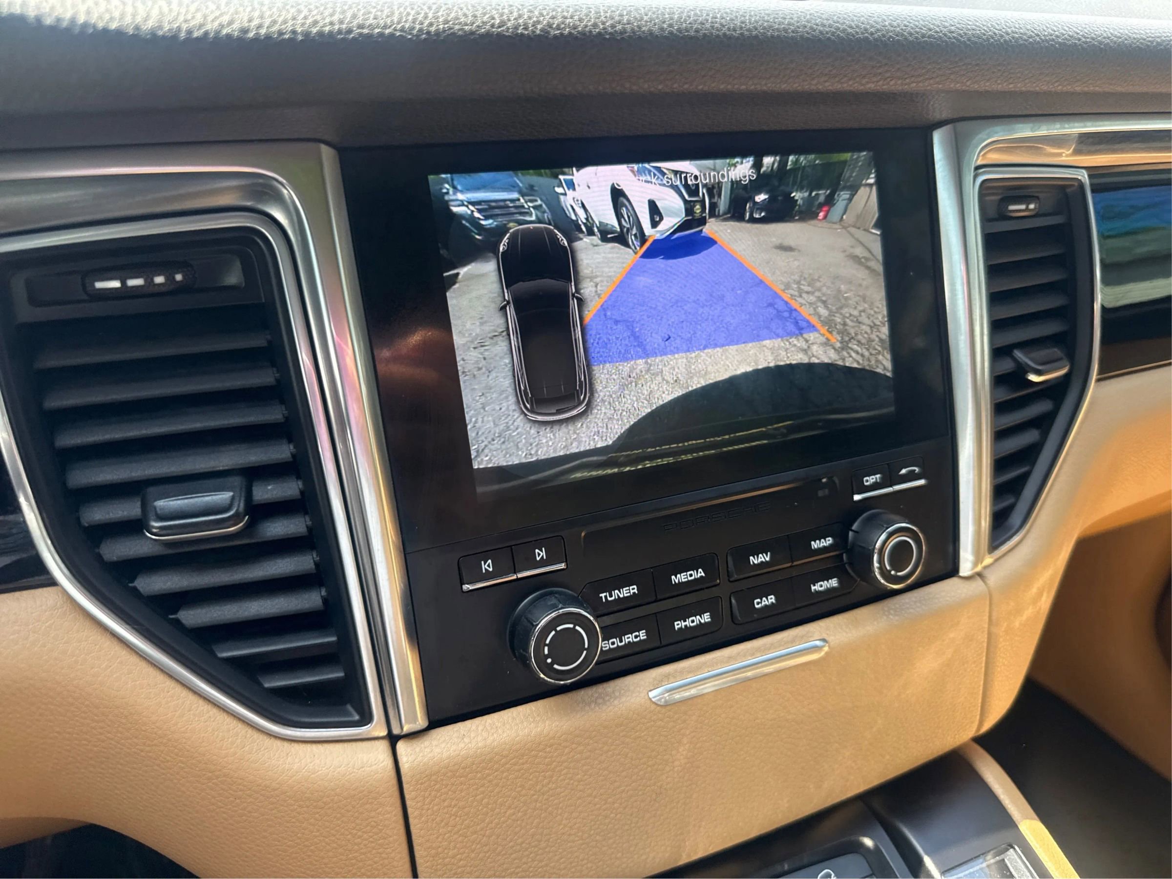 Used 2018 Porsche Macan Sport Edition AWD/4WD image 34