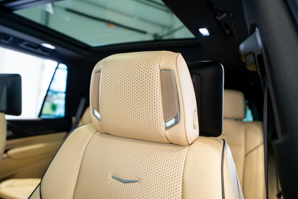 Used 2021 Cadillac Escalade Premium Luxury image 38