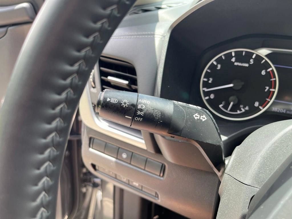 Used 2025 Nissan Rogue SV FWD image 19