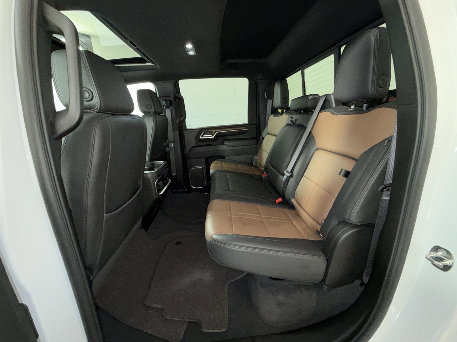 Used 2024 Chevrolet Silverado 2500 High Country w/ High Country Premium Package image 25